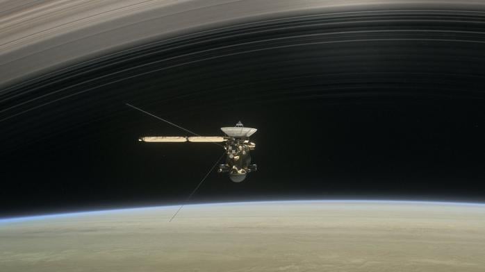 Финал миссии Cassini: зонд вышел на траекторию столкновения с Сатурном (ФОТО, ВИДЕО)
