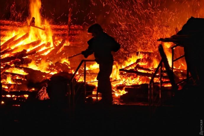 Пожежа в Одесі: правоохоронці провели обшуки в компаніях, що будували табір «Вікторія»