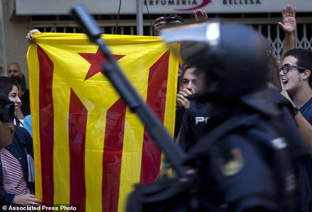 Референдум о независимости Каталонии: Еврокомиссия призвала уважать Конституцию Испании (ФОТО)