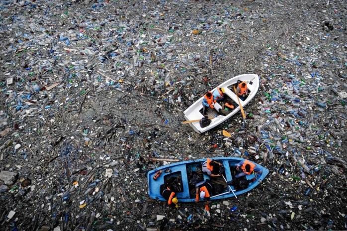 Сміттєві острови: гігантський плавучий смітник у Тихому океані пропонують визнати державою (ФОТО, ВІДЕО)