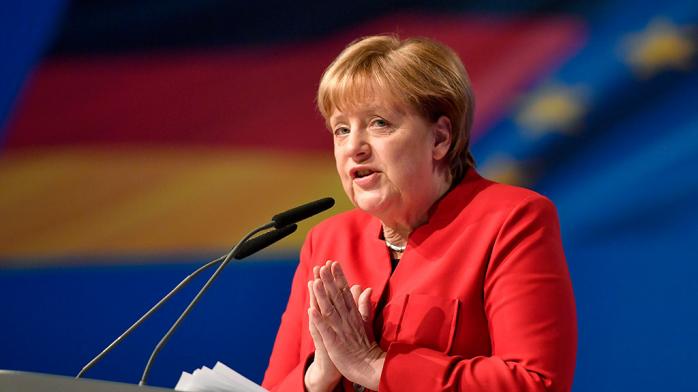 Партия Меркель лидирует по опросам за день до парламентских выборов