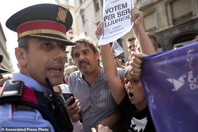МВД Испании будет напрямую отдавать приказы полиции Каталонии, Барселона против