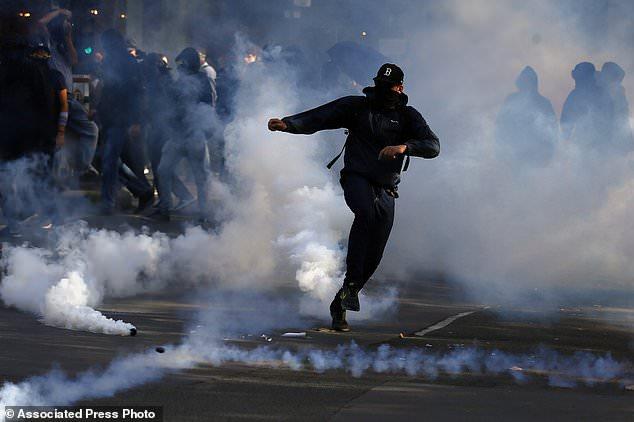 Трудова реформа Макрона: Парижем прокотилась хвиля нових протестів (ФОТО, ВІДЕО)
