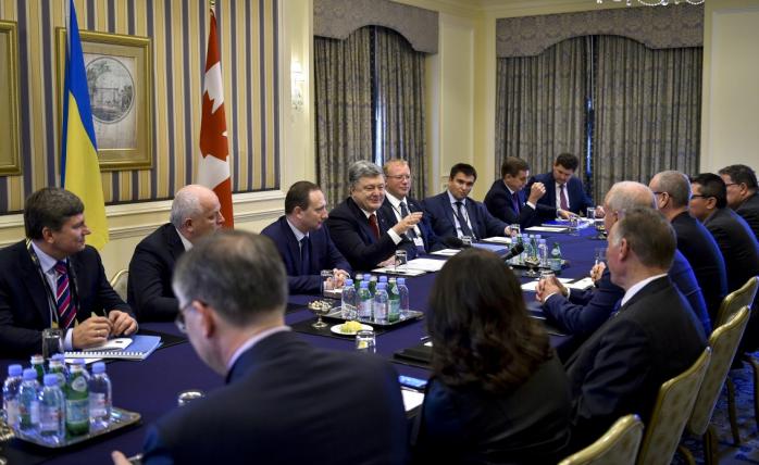 Порошенко в Канаде обсудил усиление антироссийских санкций