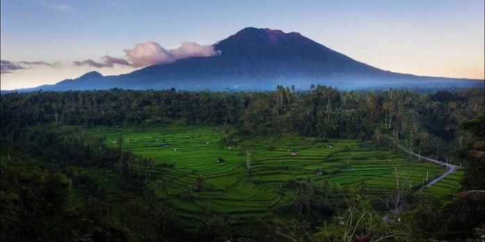 На Бали ожидают извержения вулкана: эвакуированы уже 35 тыс. человек (ФОТО, ВИДЕО)