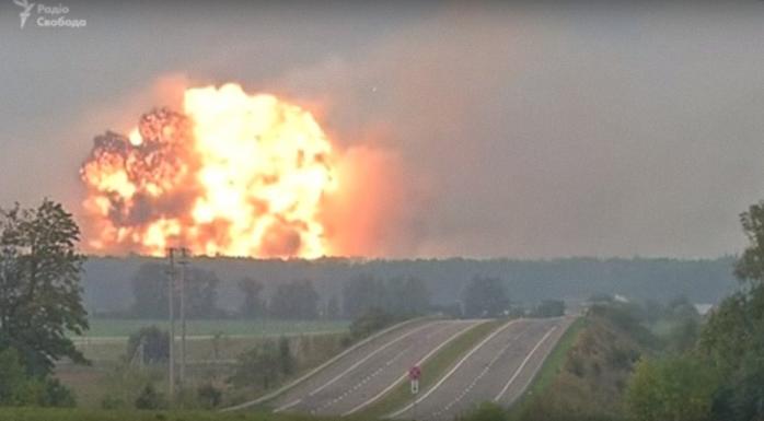 Україна посилила охорону військових об’єктів через вибухи в Калинівці (ВІДЕО)