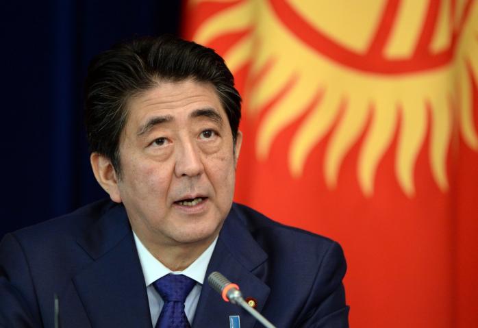 Японский премьер распустил парламент из-за угрозы со стороны КНДР