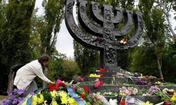 Украина чтит память жертв расстрелов в Бабьем Яру (ФОТО, ВИДЕО)