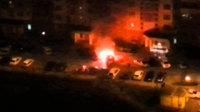 В Житомирской области подожгли автомобиль депутата