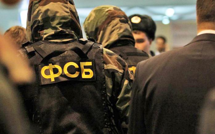 Появилось видео задержания в Крыму подозреваемых в шпионаже (ВИДЕО)