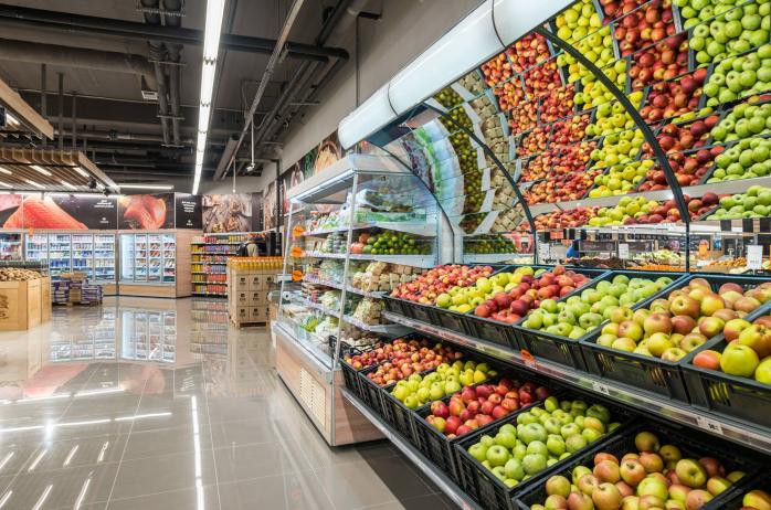У Польщі власник супермаркету вирішив обшукувати українців на касі (ФОТО)