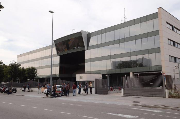 Испанские правоохранители взяли под контроль коммуникационный центр правительства Каталонии