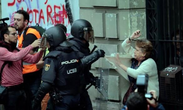 В Каталонии заявляют о 844 пострадавших во время столкновений с полицией