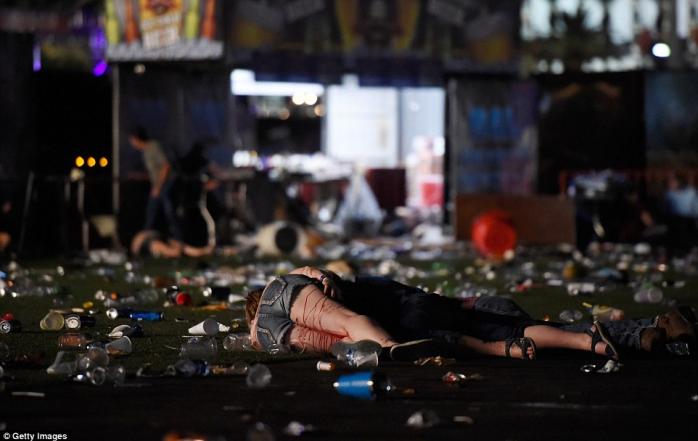 Появились кадры первых минут кровавой стрельбы в Лас-Вегасе (ФОТО, ВИДЕО)
