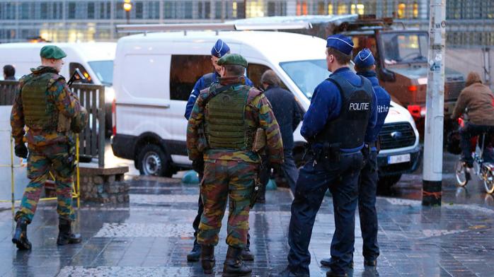 В Париже пять человек планировали взрыв в жилом районе, полиция их задержала