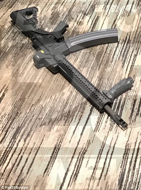 Фото: оружие, найденное в гостиничном номере Стивена Паддока
