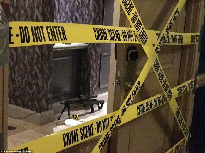 Лас-Вегас: розстріл людей тривав 9 хвилин, ЗМІ оприлюднили нові фото з номеру Паддока (ФОТО, ВІДЕО)