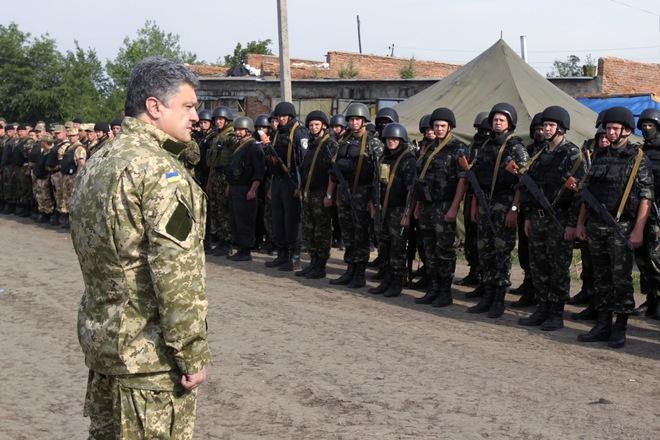 Як зміниться робота органів влади на Донбасі у разі запровадження воєнного стану