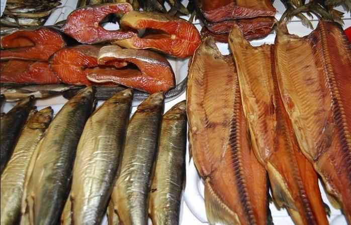 Во Львове отправили под домашний арест продавщицу копченой рыбы, которой отравились свыше 70 человек