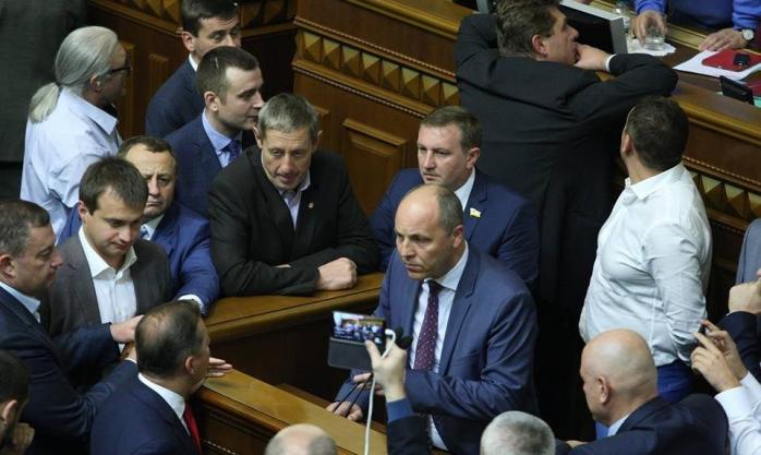 Нардепы приняли второй президентский законопроект по Донбассу