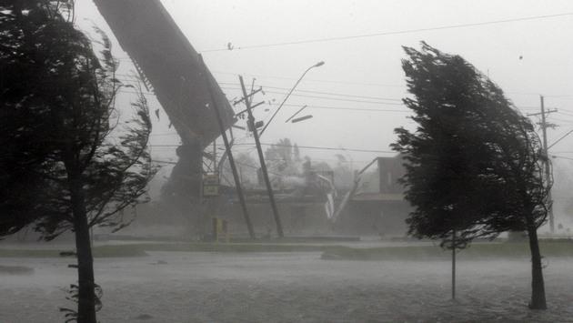 Синоптики предупреждают: в Украину движется ураган (ВИДЕО)