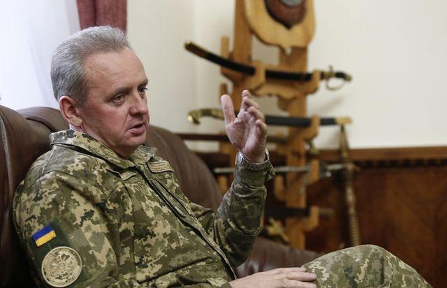 Муженко: Армия остается вне влияния политических сил и готова защищать Украину