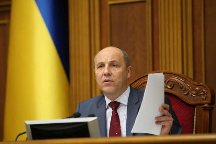 Парубий подписал закон о мирном урегулировании ситуации на Донбассе