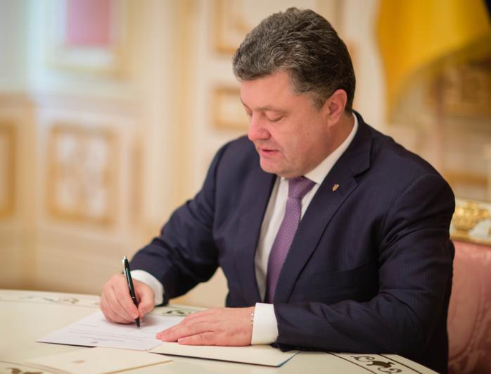 Порошенко подписал закон о продлении особого статуса Донбасса