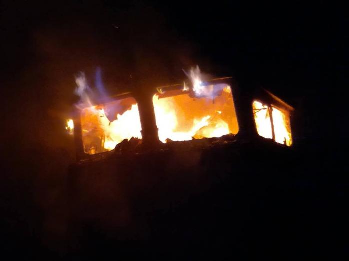 На Николаевщине горел локомотив пассажирского поезда (ФОТО, ВИДЕО)