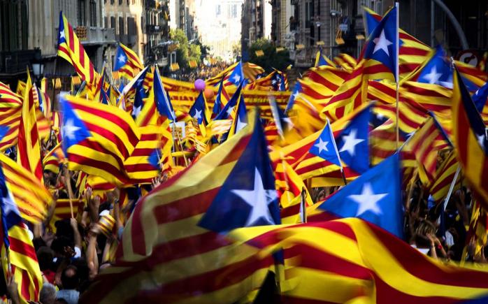 В Барселоне начался масштабный митинг против независимости Каталонии (ВИДЕО)