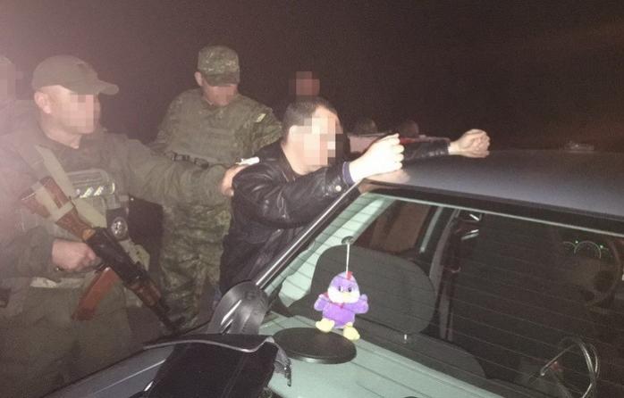 В Донецкой области полицейский пытался продать 7 кг ртути (ФОТО)