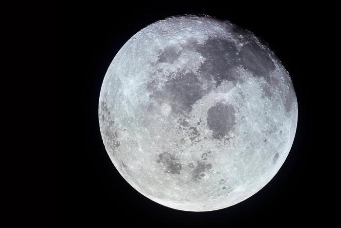 На Луне длительное время существовала атмосфера — ученые