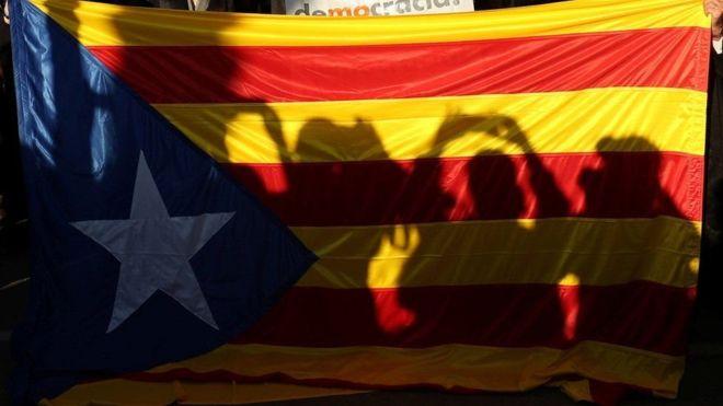 Мэр Барселоны отвергла идею независимости Каталонии накануне сегодняшнего заседания парламента