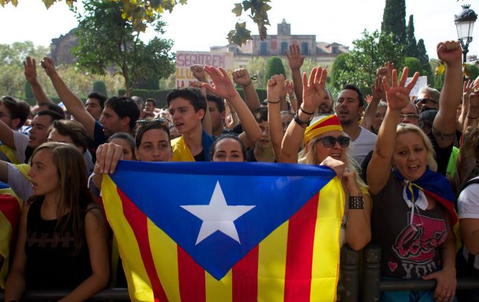 Іспанський уряд збирається на екстрене засідання для обговорення кризи у Каталонії