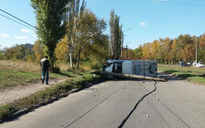 В Кривом Роге перевернулась маршрутка, пострадали 11 человек (ФОТО)