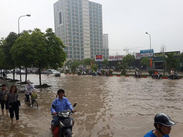 Наводнение во Вьетнаме унесло 37 жизней (ФОТО)