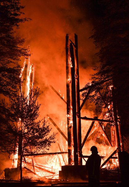 Фото: пожар на башне Гете