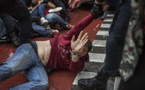 У Барселоні сталася масова бійка після мітингу за єдність Іспанії (ВІДЕО)
