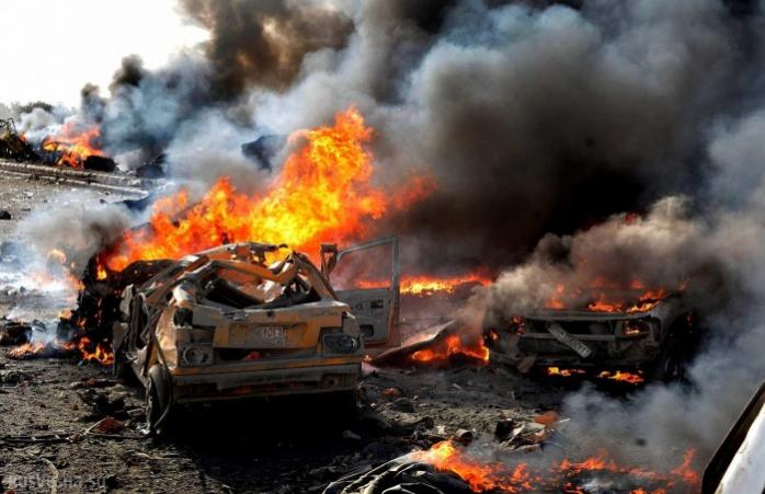 Терористи ІДІЛ підірвали кілька авто поблизу групи біженців у Сирії: 50 загиблих