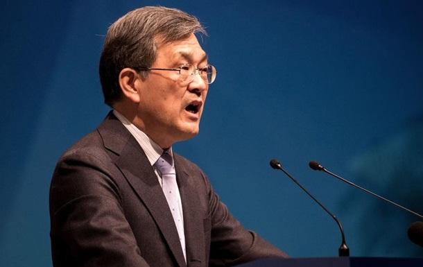 Глава Samsung йде у відставку, щоб дати дорогу молодим