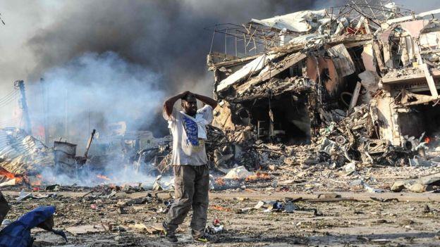 Теракт біля готелю в Сомалі забрав життя майже 200 людей (ФОТО, ВІДЕО)
