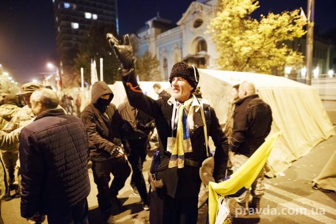 Протесты в Киеве: ночь под Радой прошла спокойно (ФОТО, ВИДЕО)