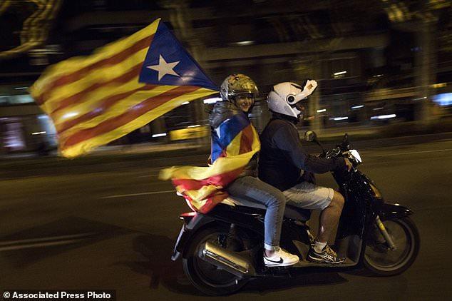 Арест лидеров движения за независимость Каталонии вызвал волну массовых протестов и забастовок (ФОТО, ВИДЕО)