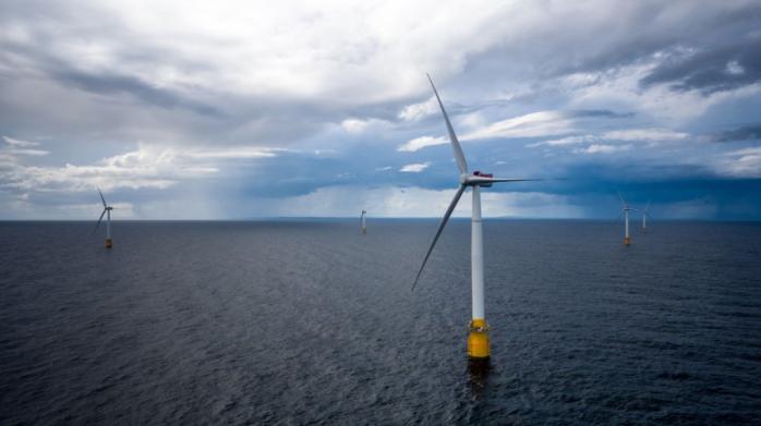 Біля Шотландії запустили першу в світі плавучу вітрову електростанцію (ВІДЕО)