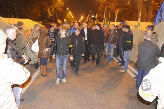 Мітингувальники передали до АП законопроект про Антикорупційний суд (ФОТО)