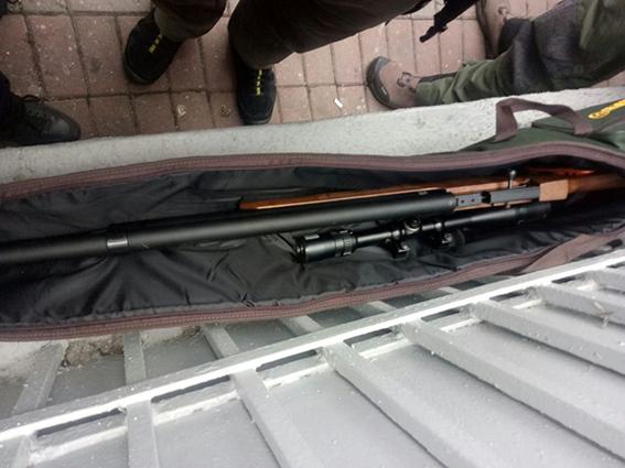 Полиция установила личность мужчины, задержанного возле Верховной Рады с винтовкой