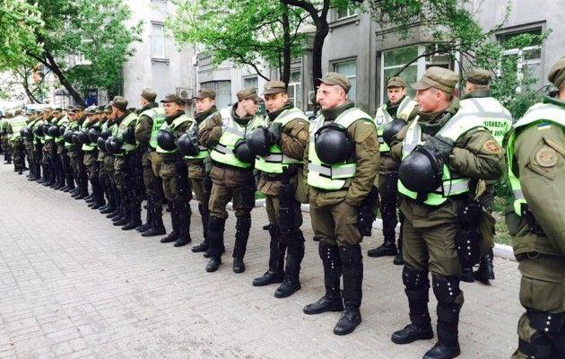 Щоб не втік: захоплену прихильниками Коханівського залу суду охороняє майже сотня поліцейських