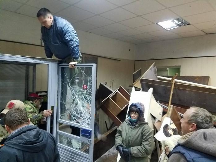Дело Коханивского: полиция открыла производство по факту повреждения имущества в суде