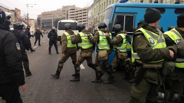 Штурм Святошинского райсуда: полиция задержала около 30 сторонников Коханивского