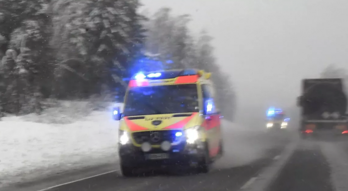 В Финляндии пассажирский поезд врезался в БТР: есть погибшие и раненые (ФОТО)